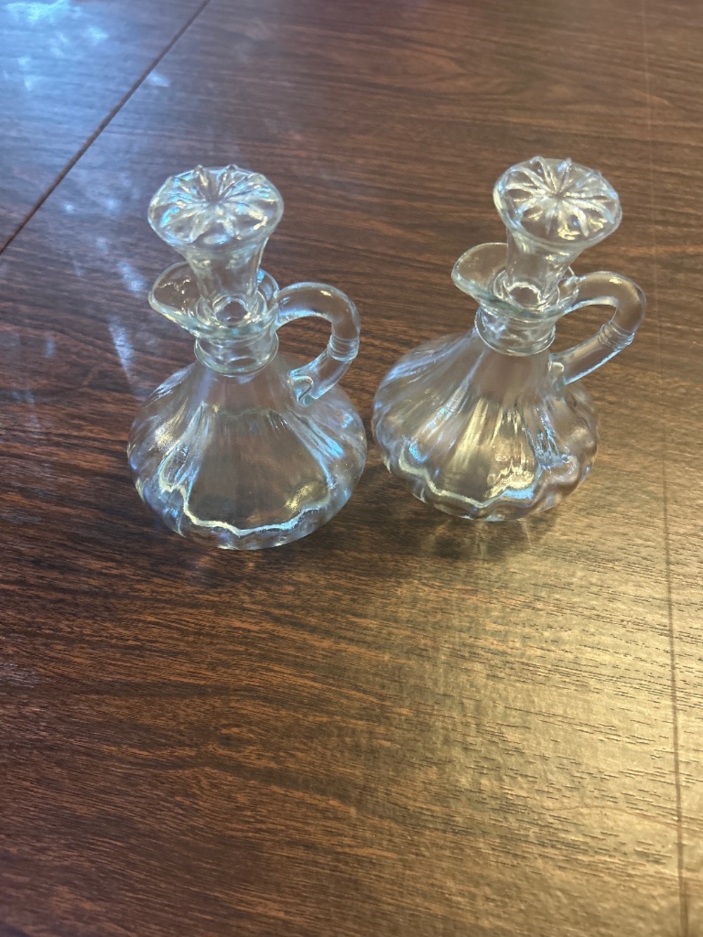 Two vintage anchor hocking cruets